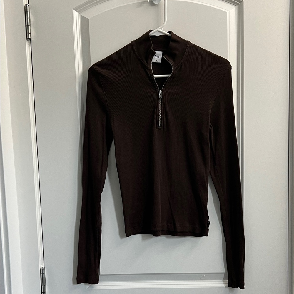ARITZIA TNA Ribbed Brown Quarter-Zip Top - MEDIUM
